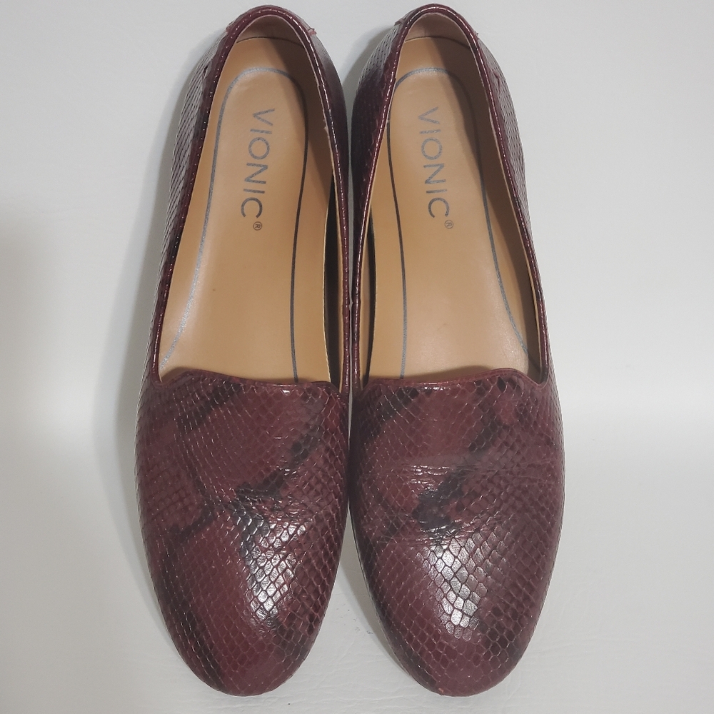 Vionic Burgundy Snake Print Loafers Women's Size 7.5 - Picture 5 of 7